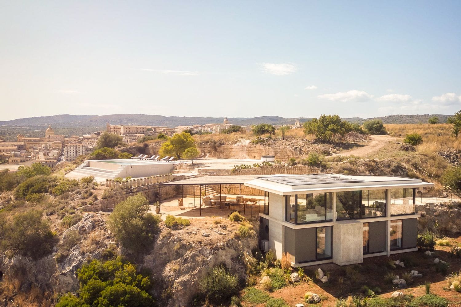 Villa Melograno Ortigia Syracuse: 3-Bedroom Villa with Heated Infinity Pool and Spa in Syracus