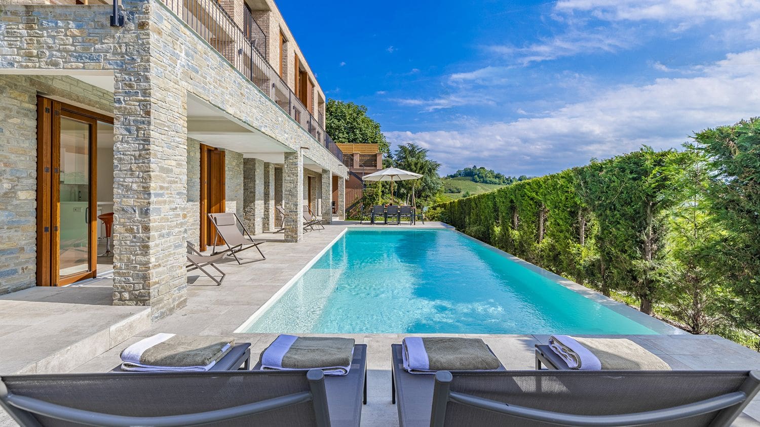 Villa Nebbiolo Barolo Cuneo: 4-Bedroom Villa with UNESCO Langhe Views, Spa & Fireplace in