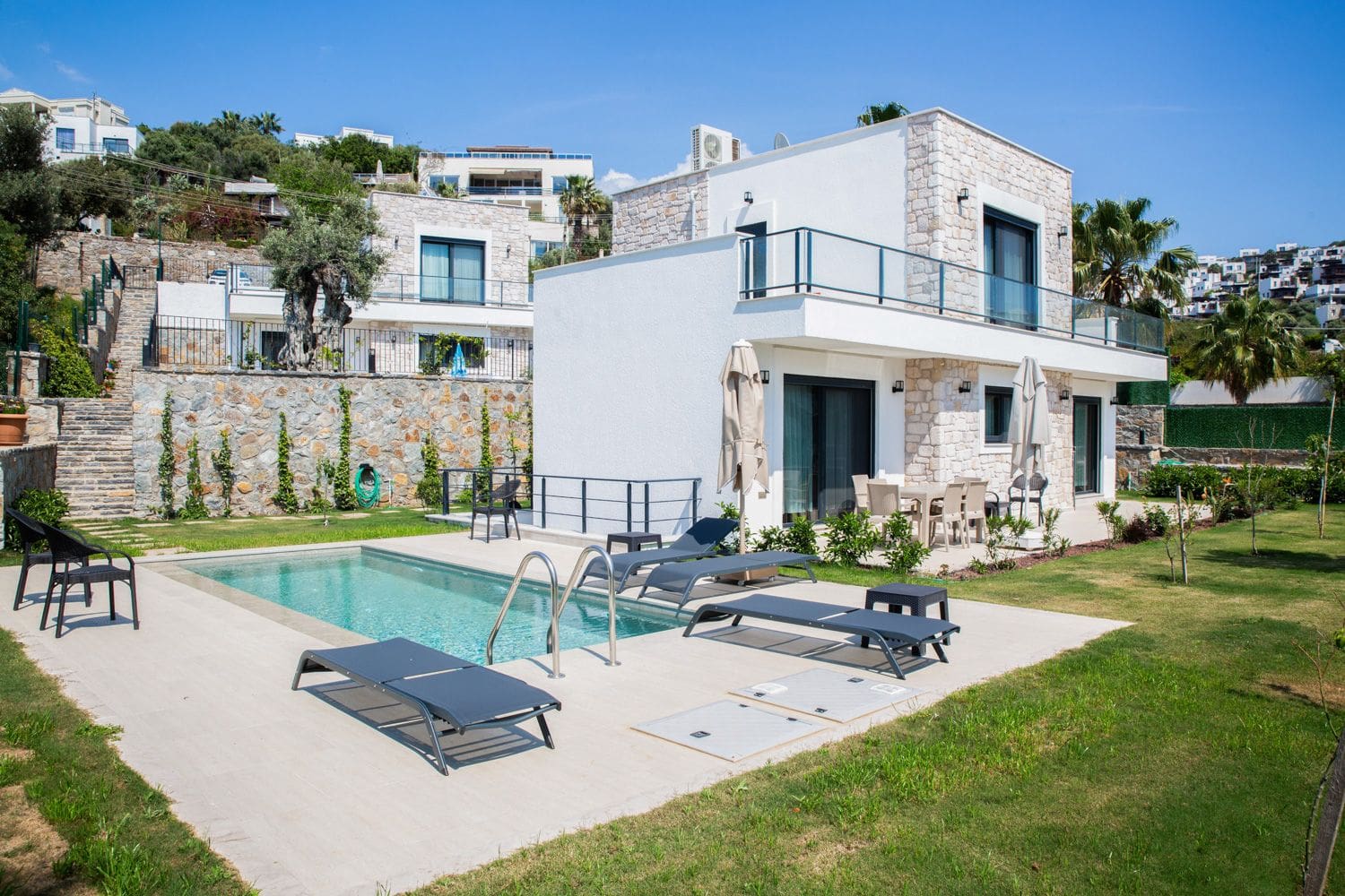 Villa Parlak Altın Türkiye

Wait, let me reconsider. “Parlak” is already the original name. Let me create a fresh one.

Villa Yıldız Belek An: 4-Bedroom Private Pool Villa with Spa Near the Aegean Coast