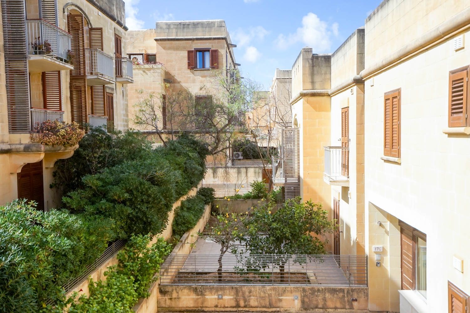 Villa Safran Mġarr Għajnsielem: 2-Bedroom Fort Chambray Villa with Communal Pools in Ghajnsi