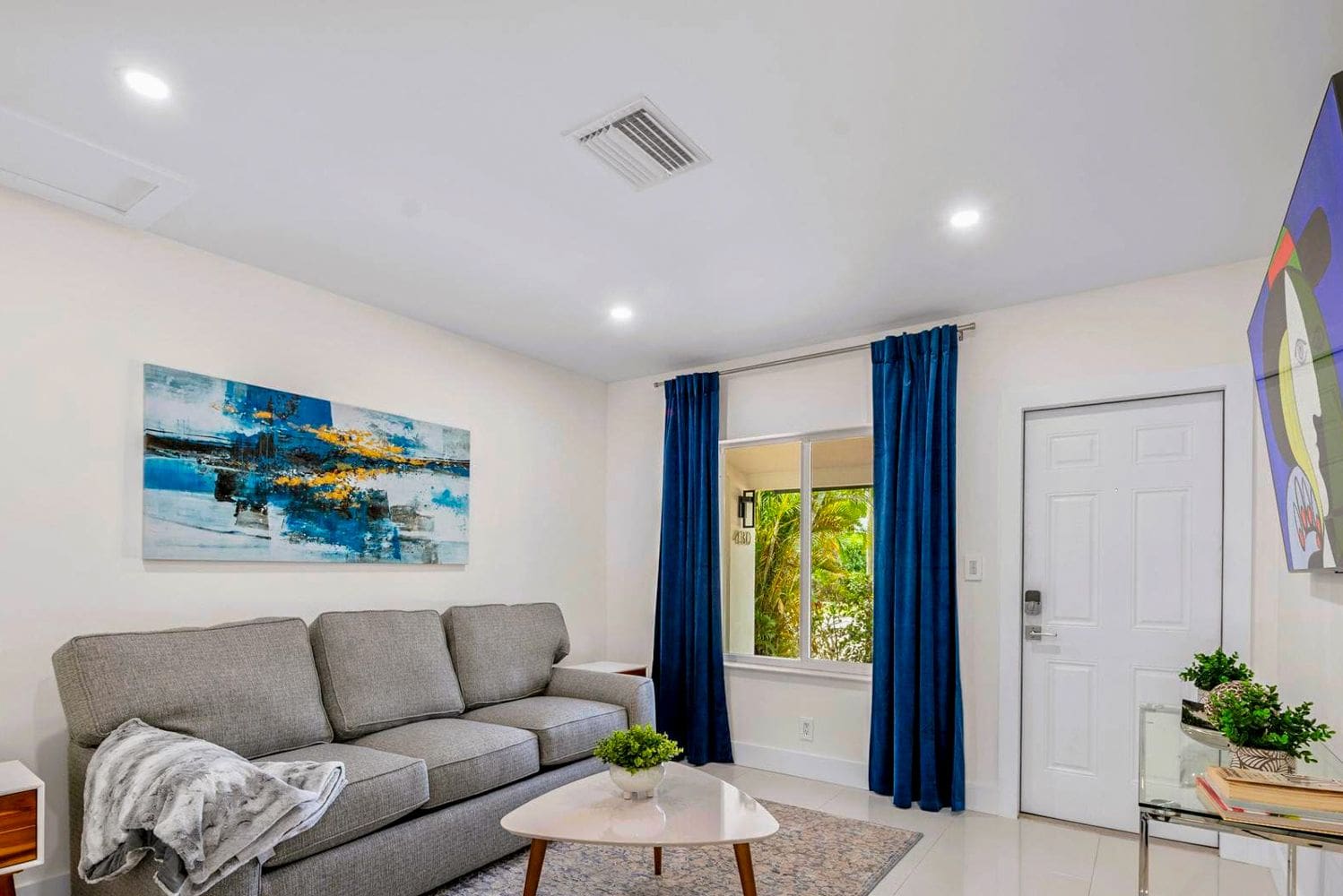 Villa Serenade Riverwalk Lauderdale: 1-Bedroom Marble-Accented Luxury Apartment Rental in Fort La