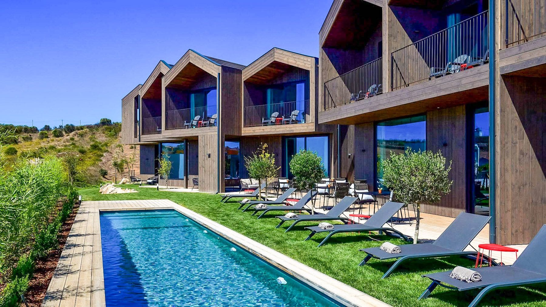 Villa Silêncio Guia Cascais: 8 Bedroom Ocean View Villa with Heated Pool and Spa in Casca