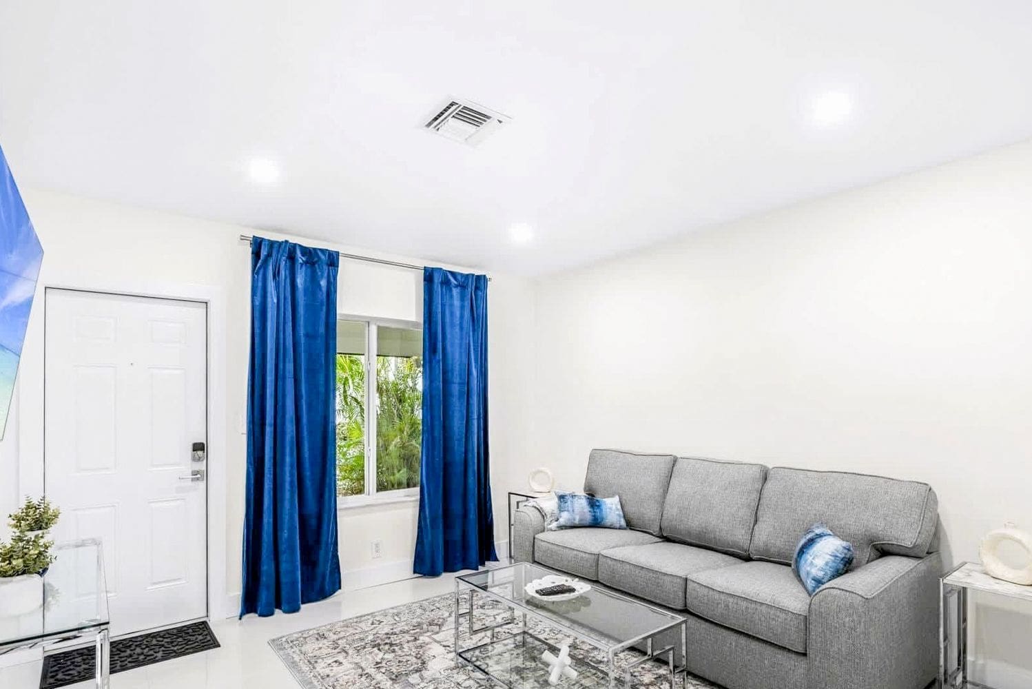 Villa Solstice Riverwalk Lauderdale: 1-Bedroom Luxury Apartment with Spa Access in Fort Lauderdal
