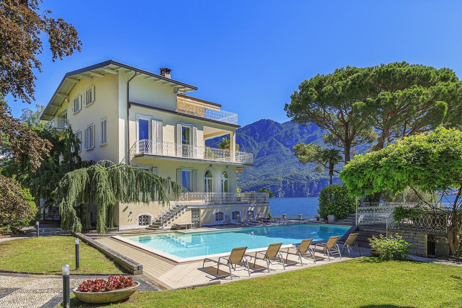 Villa Splendore Oliveto Vassena: 8-Bedroom Lakefront Villa with Spa and Gym on Lake Como Shor