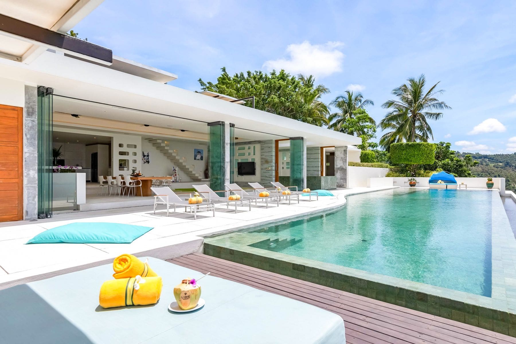 Villa Thongchan Bophut Samui: 10-Bedroom Hillside Retreat with Dual Infinity Pools in Koh