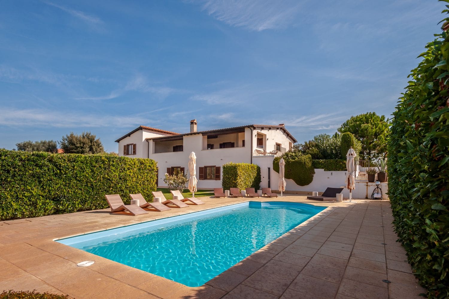 Villa Tramontana Lido Tarquinia: 4-Bedroom Villa with Spa, Tennis Court & Countryside Views i