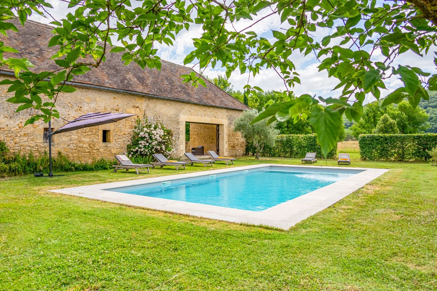 Villa Triomphe Cenac Domme: 4-Bedroom Historic Farmhouse with Spa and Pool near Domme, D